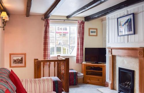 Robin Hood's Bay House | Sharrowhead Cottage - E4044