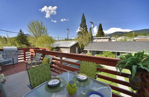 Mount Shasta House | Shasta Star. Mountain views in downtown Mt. Shasta