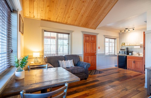 McCloud Cabin | Shasta View Lodge - Cabin 1