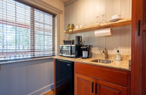 McCloud Cabin | Shasta View Lodge - Cabin 1