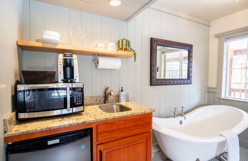 McCloud Cabin | Shasta View Lodge - Cabin 2