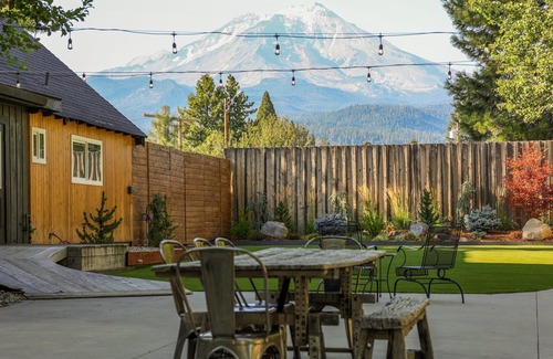 McCloud Cabin | Shasta View Lodge - Cabin 6