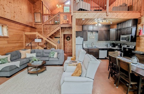 Marion House | Shawnee Overlook - Lakefront Home on Lake Egypt