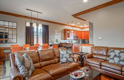 Snowshoe House | Shays Landing #6: 4 Bedrooms, 4.5 Bath: Pvt Hot Tub, Slope Side