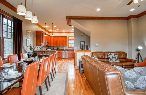 Snowshoe House | Shays Landing #6: 4 Bedrooms, 4.5 Bath: Pvt Hot Tub, Slope Side