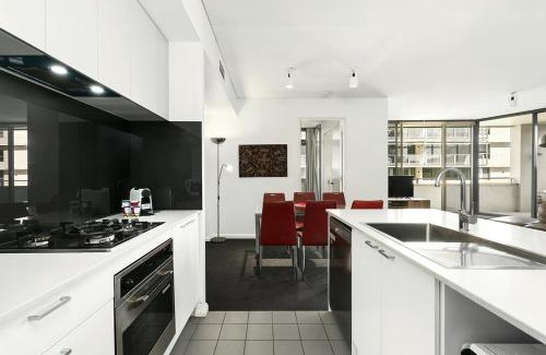 Darling Harbour Apartment | SHE35 - CBD Darling Harbour Views with Pool & Gym Access