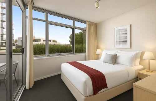 Darling Harbour Apartment | SHE35 - CBD Darling Harbour Views with Pool & Gym Access