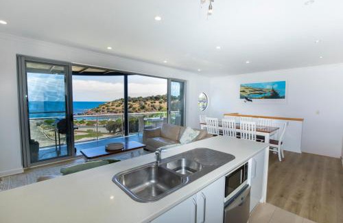 Penneshaw Apartment | Shearwaters Apartment Waterfront Accomodation