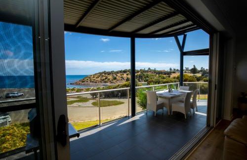 Penneshaw Apartment | Shearwaters Apartment Waterfront Accomodation