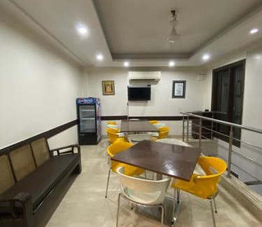 South Extension Bed & Breakfast | Sheesh Mahal Bed & Breakfast
