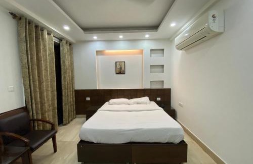 South Extension Bed & Breakfast | Sheesh Mahal Bed & Breakfast