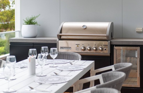 McCrae House | Shelby Beachhouse with Scandi Hot Tub & McCrae Views
