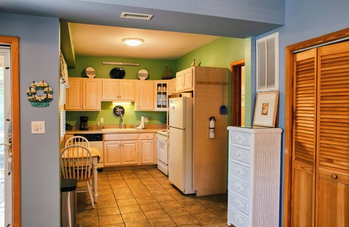 Ocracoke Villa | Shell Castle 1st Floor 2BR Villa -Screened Porch!