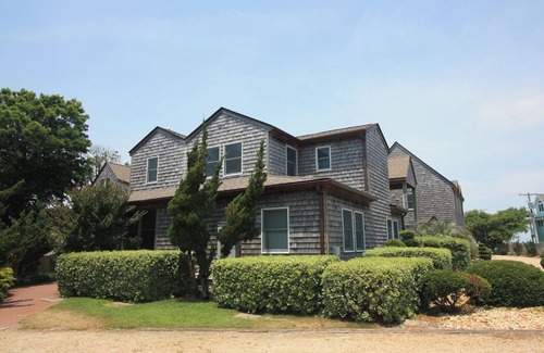 Ocracoke Villa | Shell Castle 1st Floor 2BR Villa -Screened Porch!