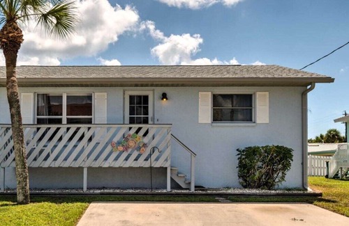 Englewood Villa | Shell Cottage on Manasota Key! Steps to the Beach!