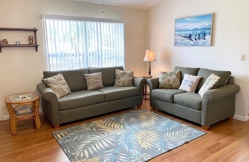 Englewood Villa | Shell Cottage on Manasota Key! Steps to the Beach!