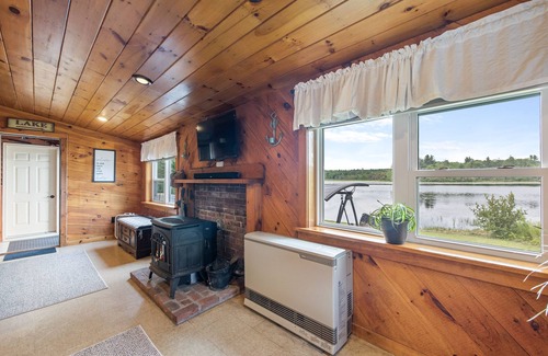 Gilmanton House | Shellcamp Waterfront Retreat! - Great Cabin with Boat Dock!