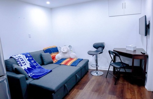 Port Dalhousie House | Shelley Ave Regatta cottage