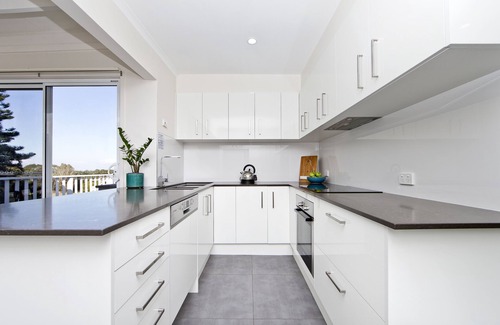 Fingal Bay House | Shells on The Shore - Fingal Bay - 200 mtrs to beach