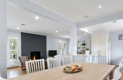 Portsea House | Shelly Cottage: 3 BR, 2 BA in Portsea, Sleeps 8