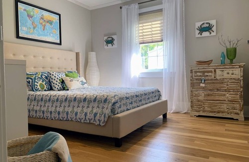 Old Village House | Shem Creek Bungalow with POOL!!!