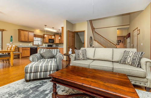 The Galena Territory House | Shenandoah Fall Retreat - 6BR w/Hot Tub, Fitness Room, Pool Table & Fire Pit
