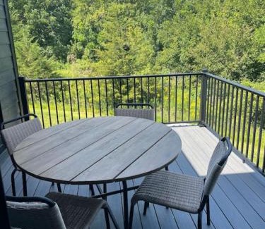 The Galena Territory House | Shenandoah Ridge Fall Escape - Hot Tub - Fire Pit - Scenic Galena Views
