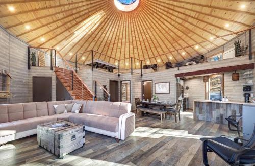 Stanley Villa | Shenandoah Yurt: Hot Tub~Wood Stove~WiFi~EVcharger