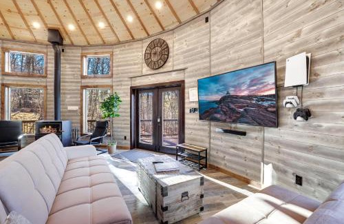Stanley Villa | Shenandoah Yurt: Hot Tub~Wood Stove~WiFi~EVcharger