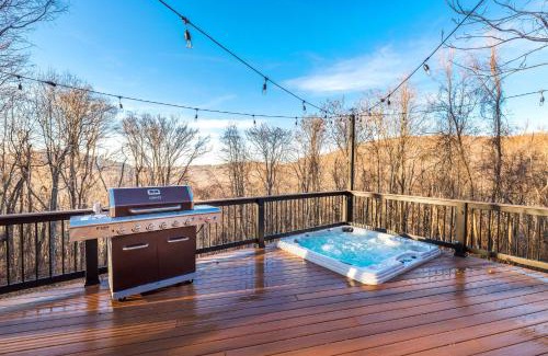 Stanley Villa | Shenandoah Yurt: Hot Tub~Wood Stove~WiFi~EVcharger