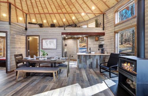 Stanley Villa | Shenandoah Yurt: Hot Tub~Wood Stove~WiFi~EVcharger