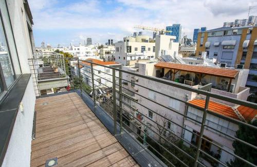Tel Aviv City Center Apartment | Shenkin Street 2BR Rooftop Penthouse