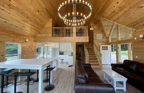 Luray Ski Chalet | Shenondoah Apex -Luxury Cabin Swimming Pool & Spa - Pool Open!