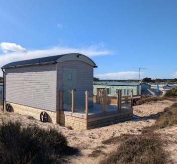 Findhorn Apartment | Shephards Hut by the Beach
