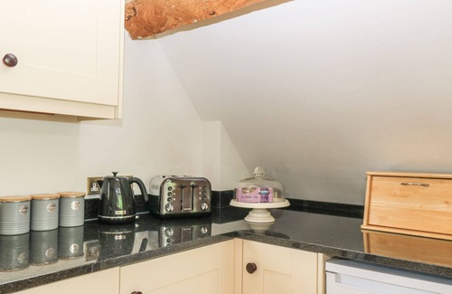 Milborne Saint Andrew Cottage | SHEPHERD'S BARN, pet friendly, with open fire in Milborne St Andrew