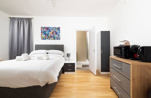 Shepherd's Bush Bed & Breakfast | Shepherd's Bush 8 suite room for 2 people