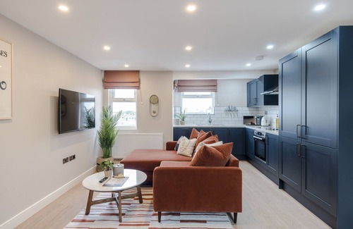 Askew Apartment | Shepherds Bush | 2 Bed Apartment TF