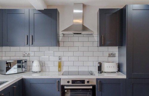 Askew Apartment | Shepherds Bush | 2 Bed Apartment TF