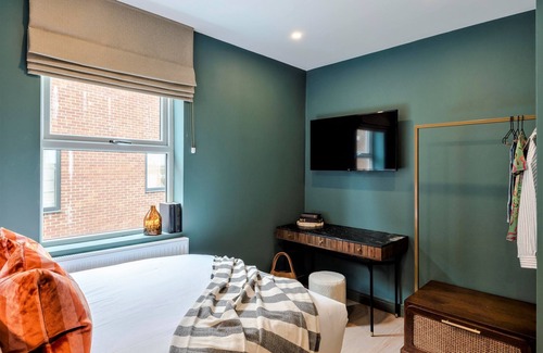 Askew Apartment | Shepherds Bush | 2 Bed Apartment