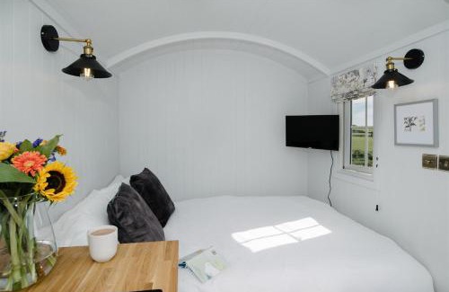 Mabe Apartment | Shepherds Hut at Chenhall Farm