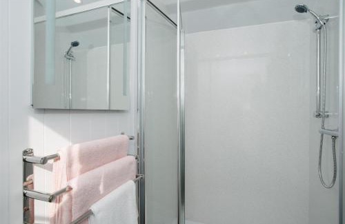 Mabe Apartment | Shepherds Hut at Chenhall Farm