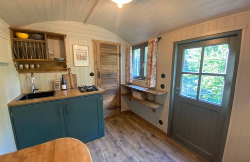 Seytroux Cabin | Shepherd’s Hut - Ideal for Couples - Near Morzine