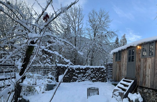 Seytroux Cabin | Shepherd’s Hut - Ideal for Couples - Near Morzine