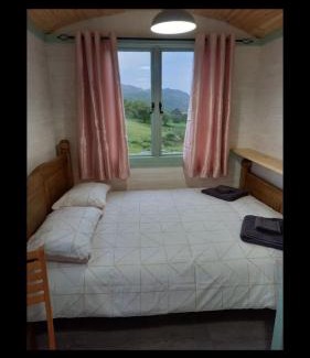 Llanelltyd Other | Shepherds hut Lowri