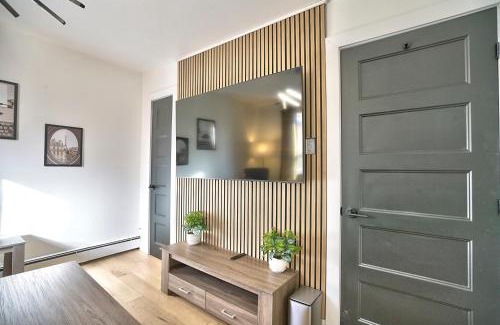 Sherbrooke Apartment | Sherby LUX - Central, Parking, Renovated, Sleeps 6