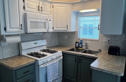 Sherkston House | Sherkston shore Resort - cozy comfortable and sleeps 8