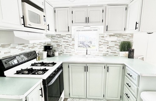 Sherkston Cottage | Sherkston Shores Cottage nPet-friendly!