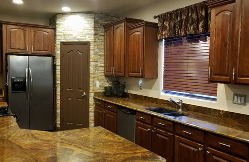 Centerra House | Sherrif says "Put'm up~in the WILD WEST RETREAT!" Budget & Pet Friendly!