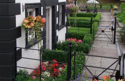 Llangadog House | Sherrifs Lodge - Hw7730