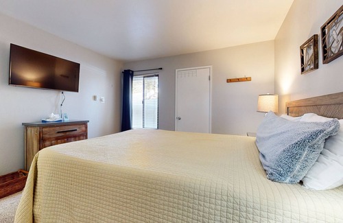 Mammoth Lakes Condo | Sherwin Villas Retreat | Walk Everywhere!